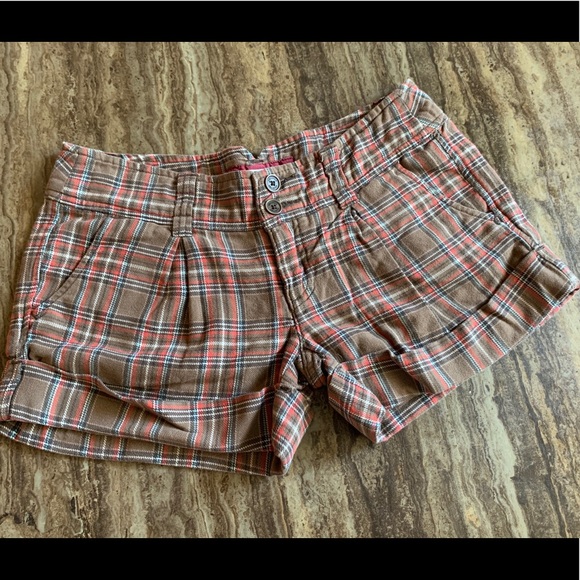 HOLLISTER WOVEN PLAD PLEATED BUTTON BACK SHORTS 0 - Picture 1 of 6